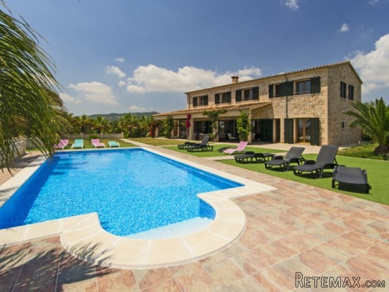 Stunning Country House With Fruit Farm..
