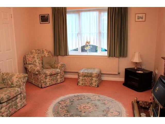 4 bedroom Semi-Detached House For Rent:.. - 2