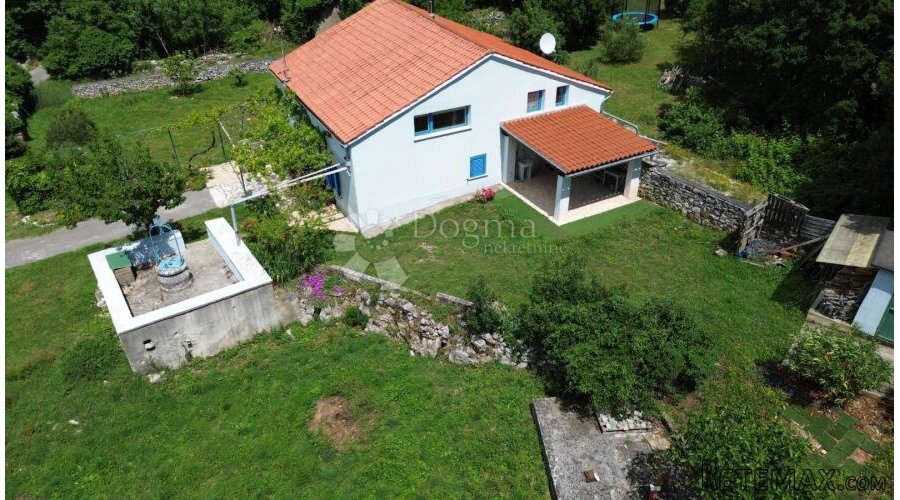 LABIN,okolica,1,5 km od mora,renovirana kuća na velikoj okuć - 2