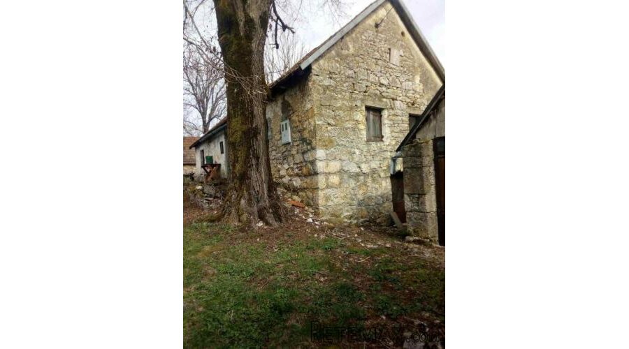 SEOSKA KAMENA KUĆA SA 3 HEKTARA ZEMLJE - 2