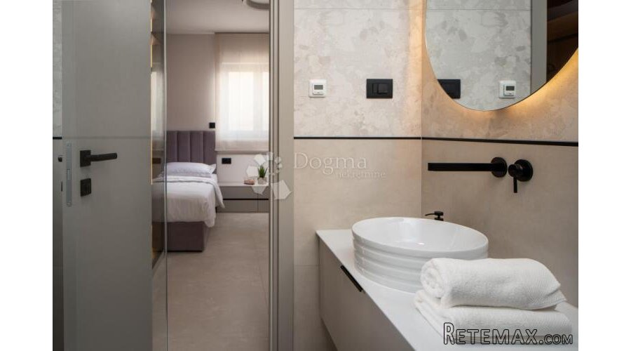 PODSTRANA-LUKSUZNA VILLA S PREVIDNIM POGLEDOM - 7