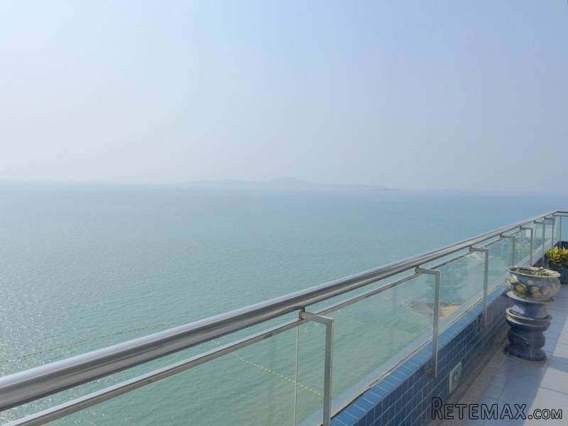 Duplex Penthouse, 4 bedrooms, right on..