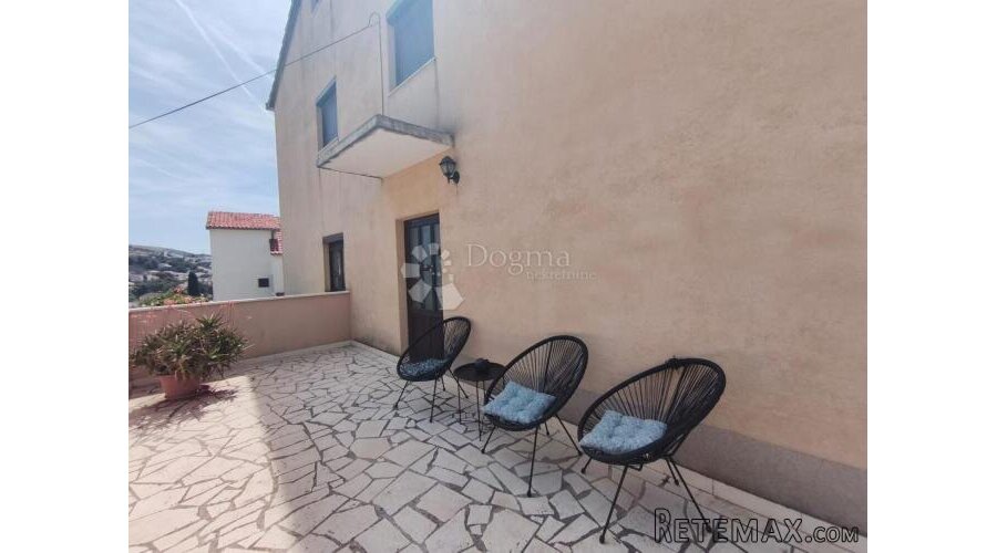 Okrug Gornji – Kuća s više apartmana na atraktivnoj lokaciji