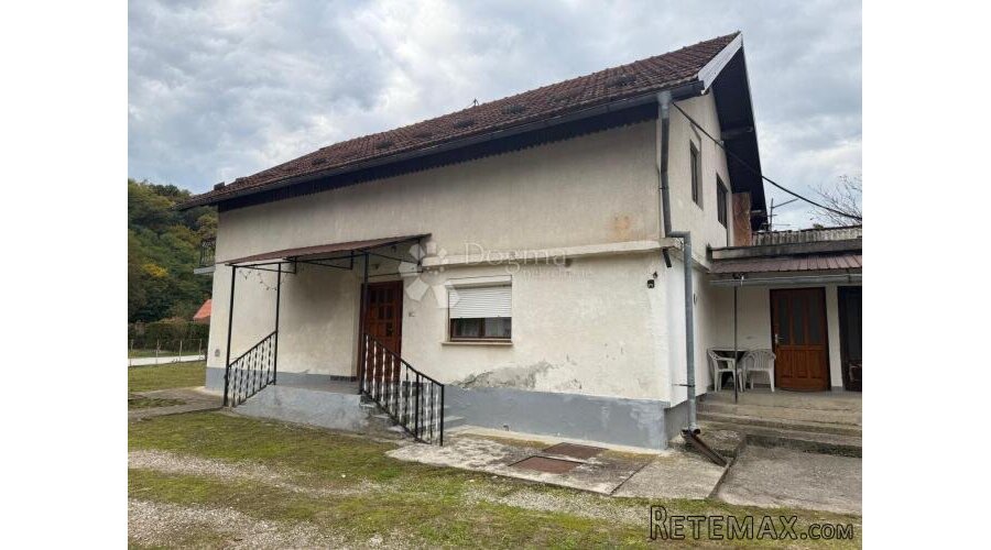 Kuća s gospodarskim zgradama u Gornjem Vratnu