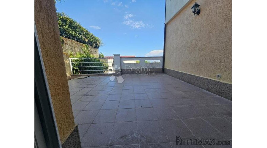 Novo u ponudi! Apartman Njivice!