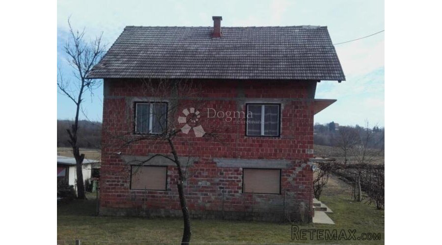 Kuća s velikom okućnicom – prilika za adaptaciju! - 2