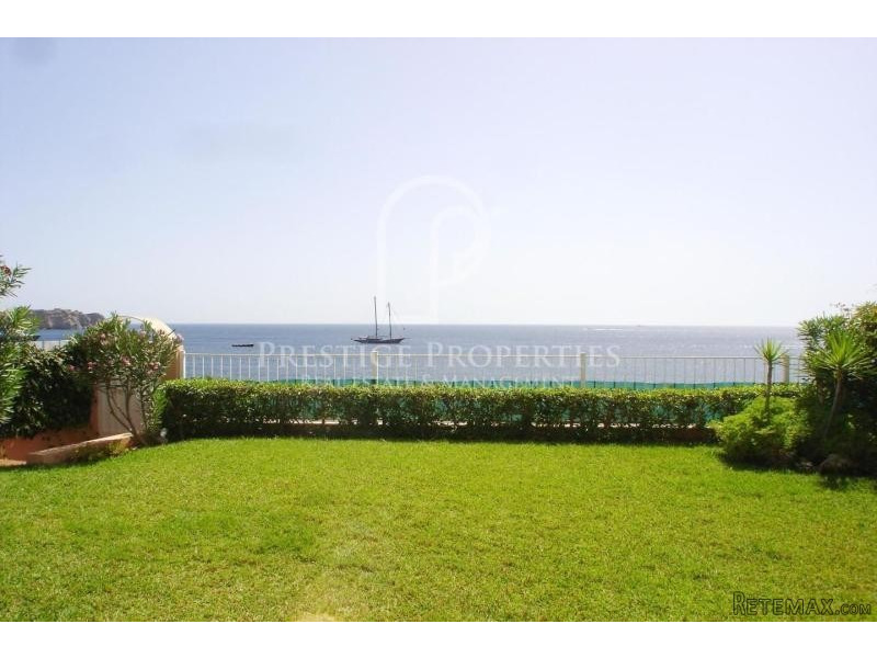 Charming terraced house on the sea front
