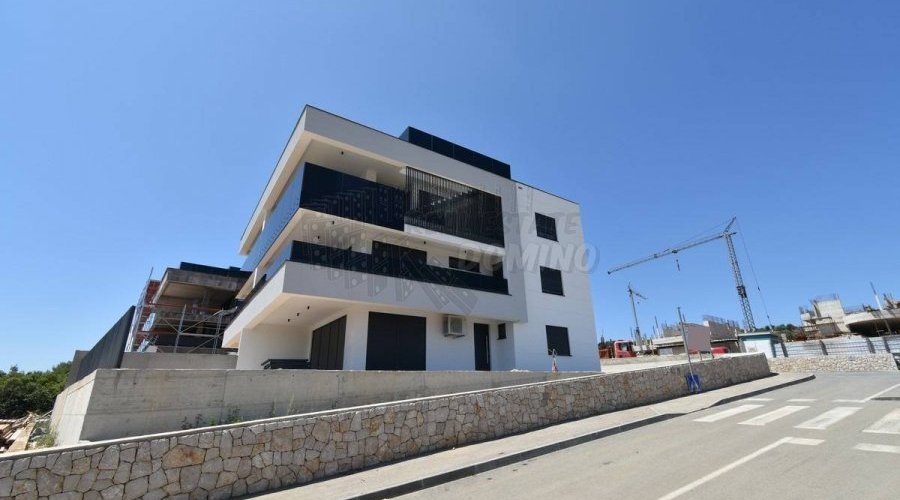 Apartman u novogradnji s okućnicom! Grad Krk! - 11