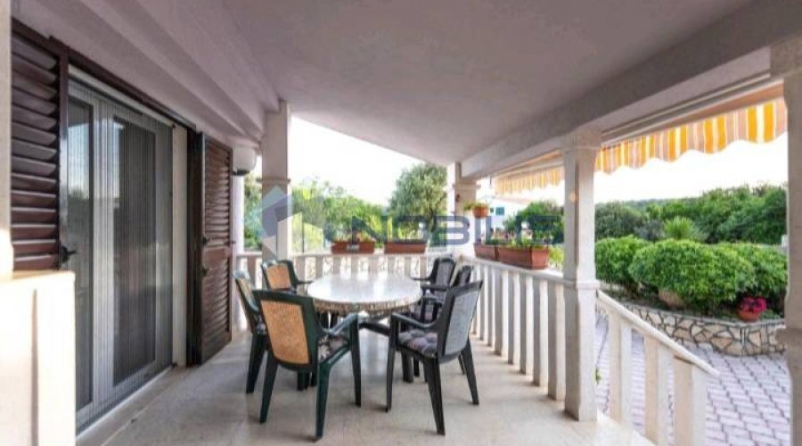 Vinišče, Trogir, kuća 470 m2 sa 6 apartmana - 14