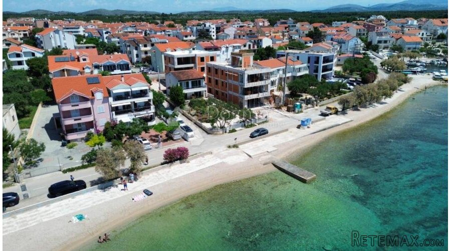 VODICE/SRIMA-TROSOBNI STAN 5M OD MORA I PLAŽE