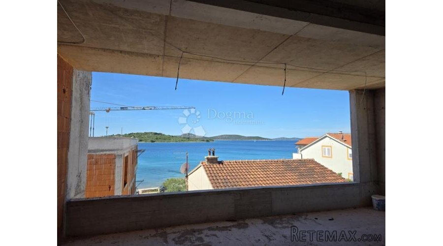 VODICE/SRIMA- 30M OD MORA S PREDIVNIM POGLEDOM