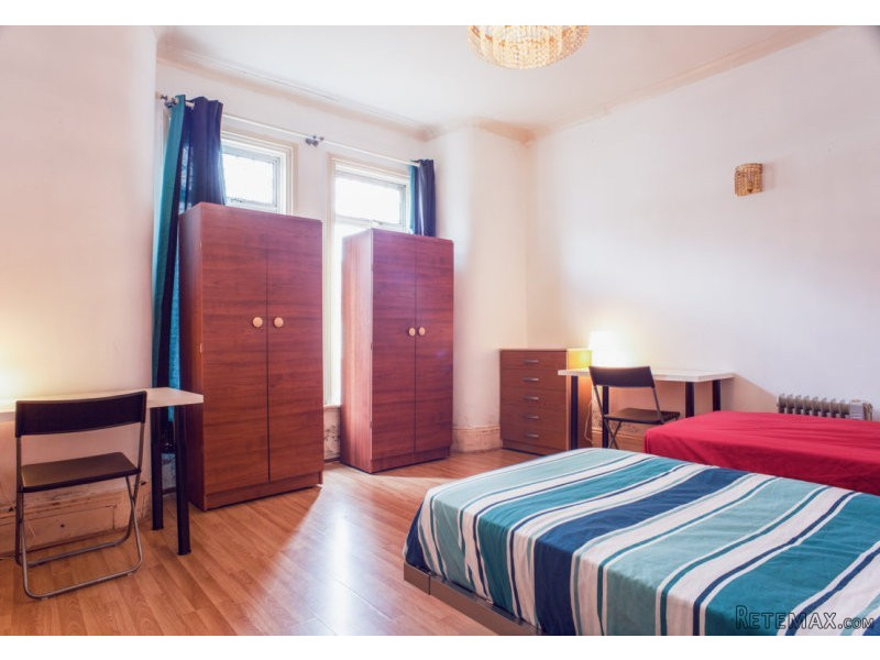 Twin with 2 single bed near Stratford..