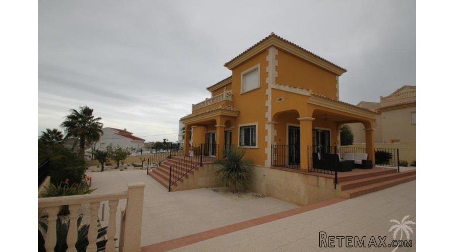 Detached luxury villa on a corner plot with private pool.. - 2