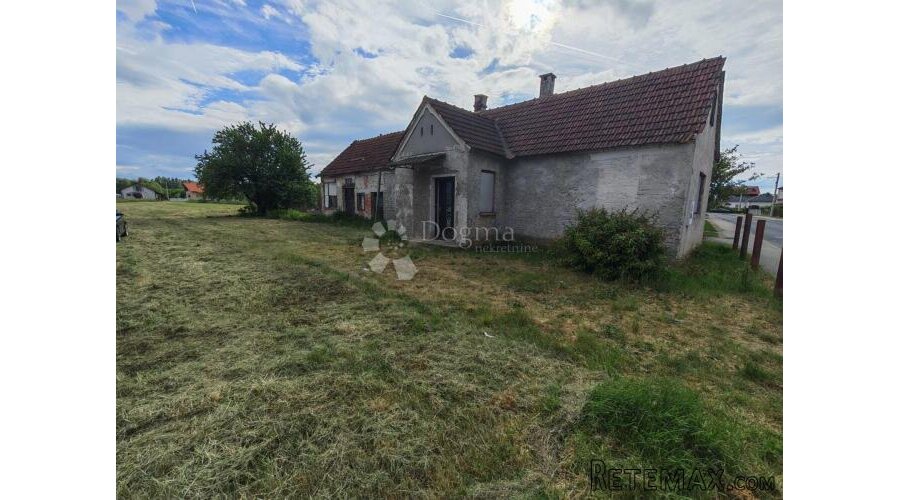 Odlična prilika! Građevinsko zemljište 2.387 m² s kućom u Tr