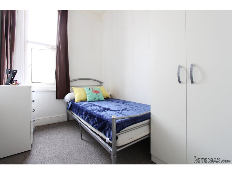 Single with single bed near Kilburn..