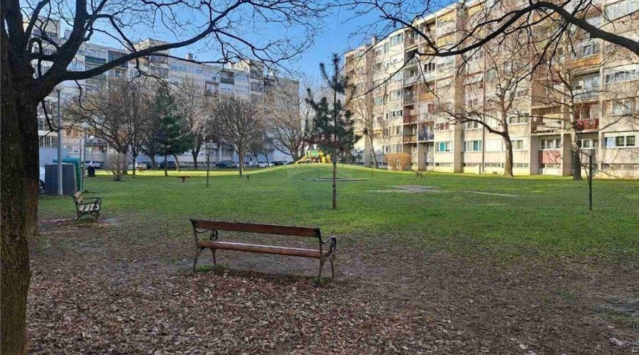 Stan 43 m2 Banfica visoko prizemlje!