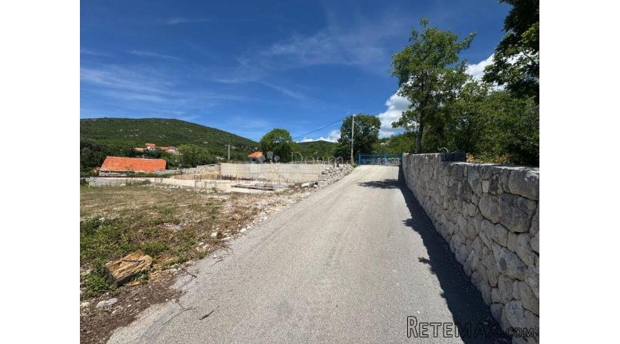 ATRAKTIVNO ZEMLJIŠTE S PROJEKTOM VILE-ZAGVOZD - 2