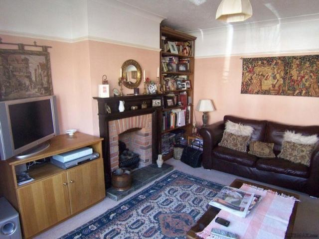 3 Bedrooms - House - Kent - For Rent - 2