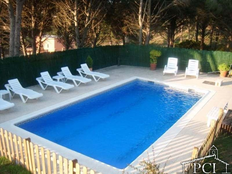 Detached house with private pool and..