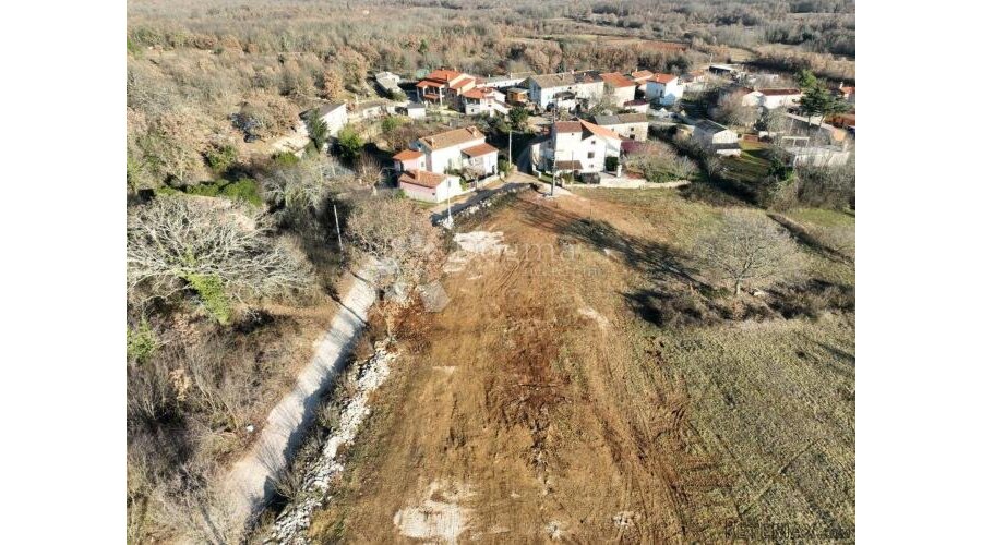 PREKRASNO GRAĐEVINSKO ZEMLJIŠTE - 962 m2 - 2