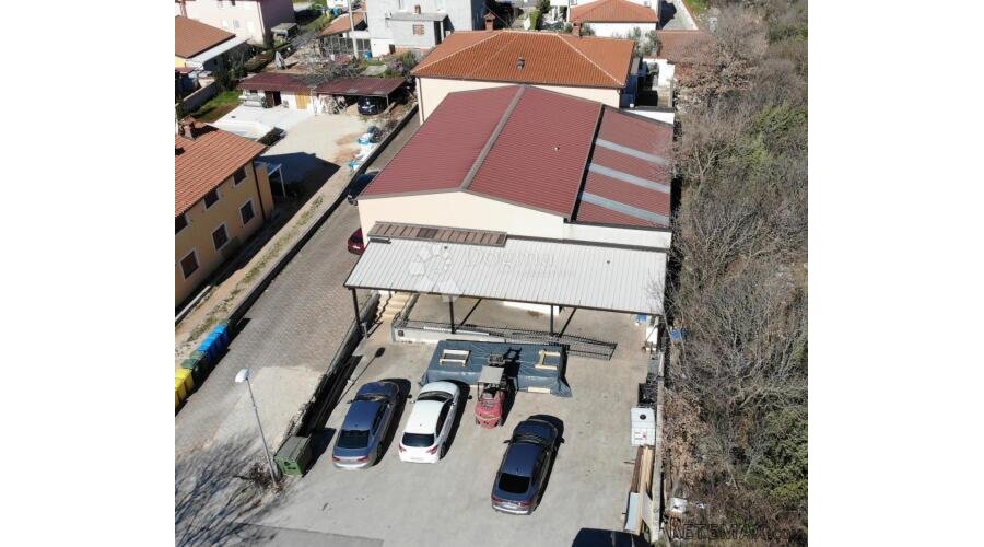 Umag, višenamjenski poslovni prostor - 2