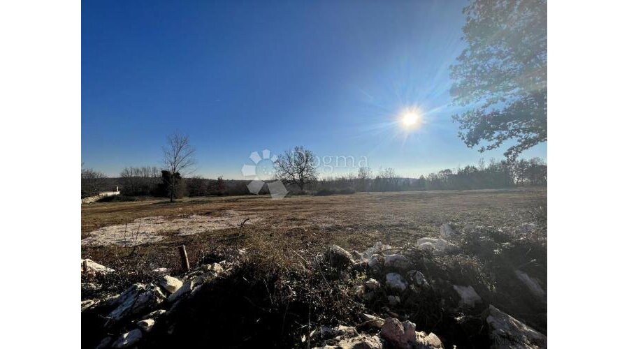 PREKRASNO GRAĐEVINSKO ZEMLJIŠTE - 962 m2 - 3