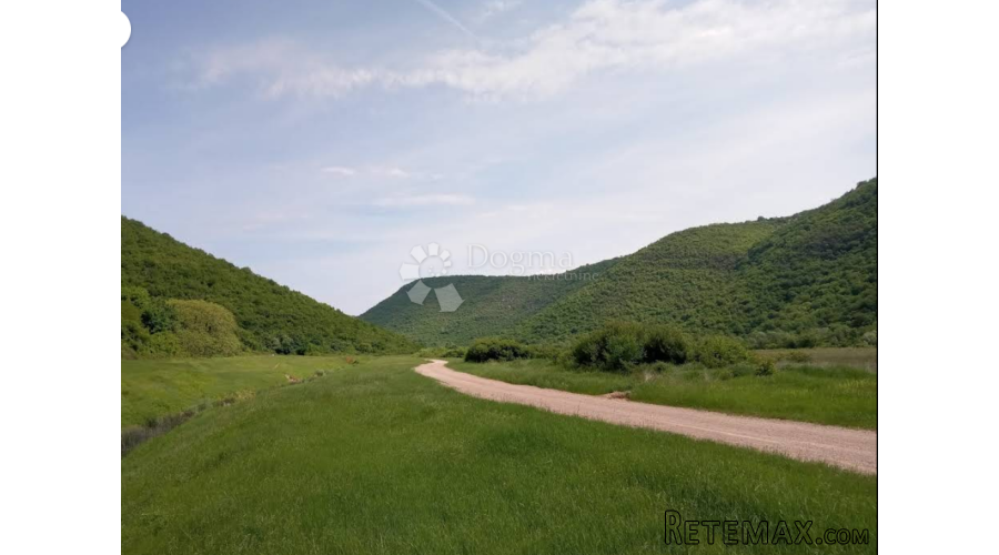 Poljoprivredno zemljište pogodno u dolini Raše
