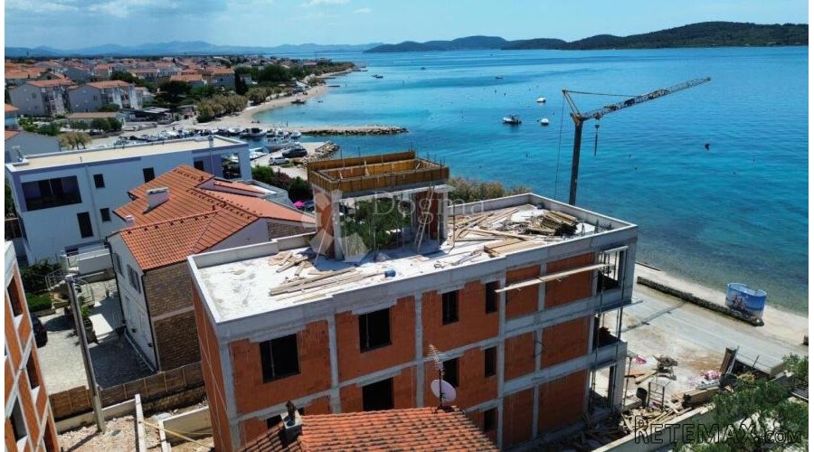 VODICE/SRIMA-TROSOBNI STAN 5M OD MORA I PLAŽE - 3