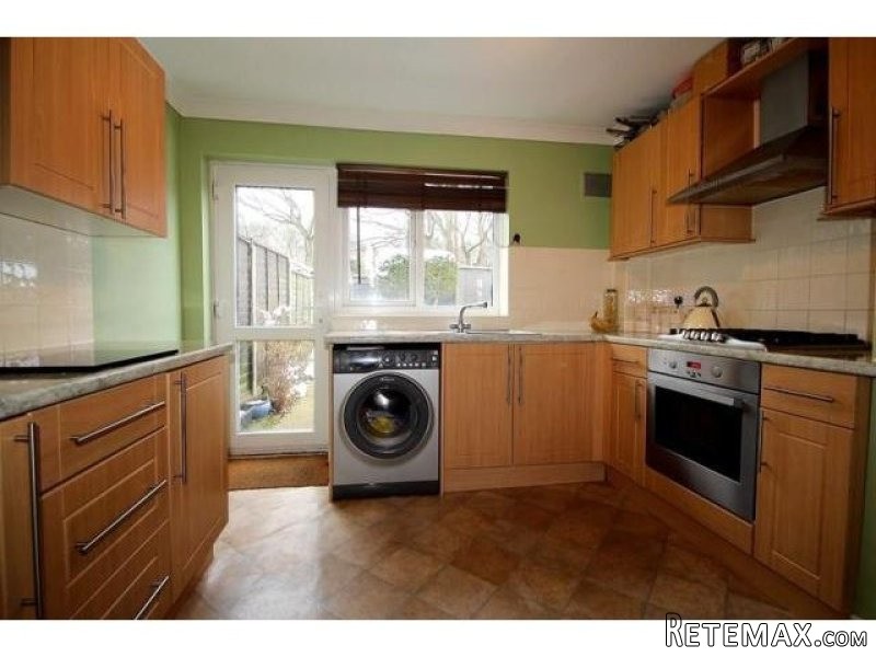3 bedroom Property For Rent: Hayes.. - 2