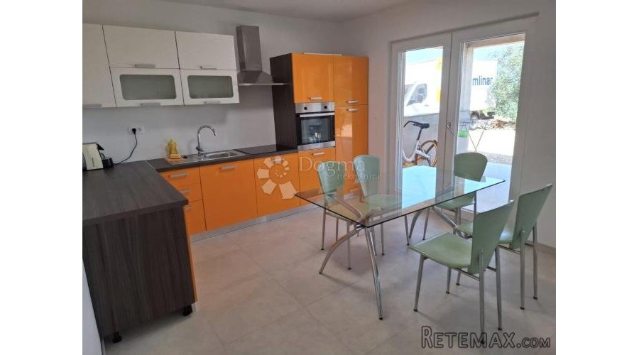 Sofisticirana kuća - novogradnja s tri kategorizirana apartm