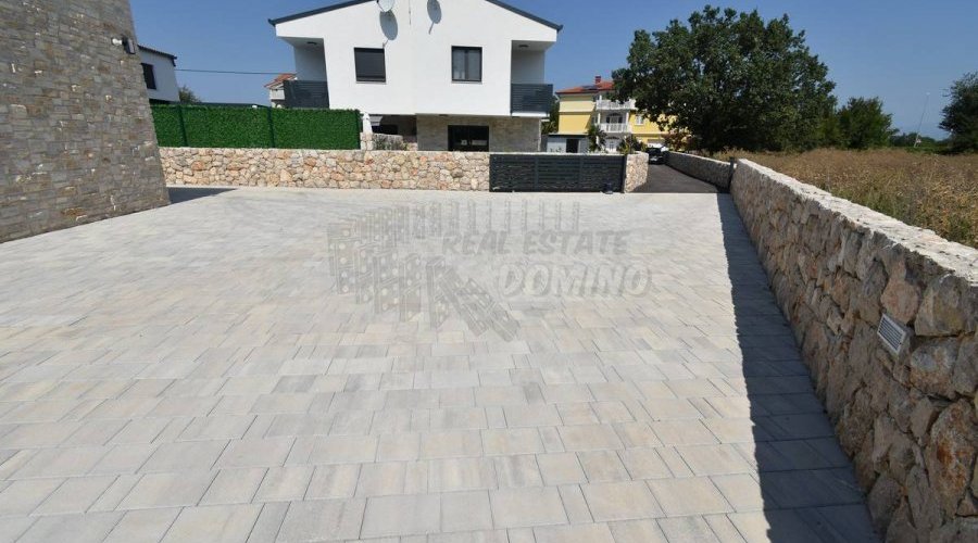 Prekrasna nova kuća-okolica Malinske - 12