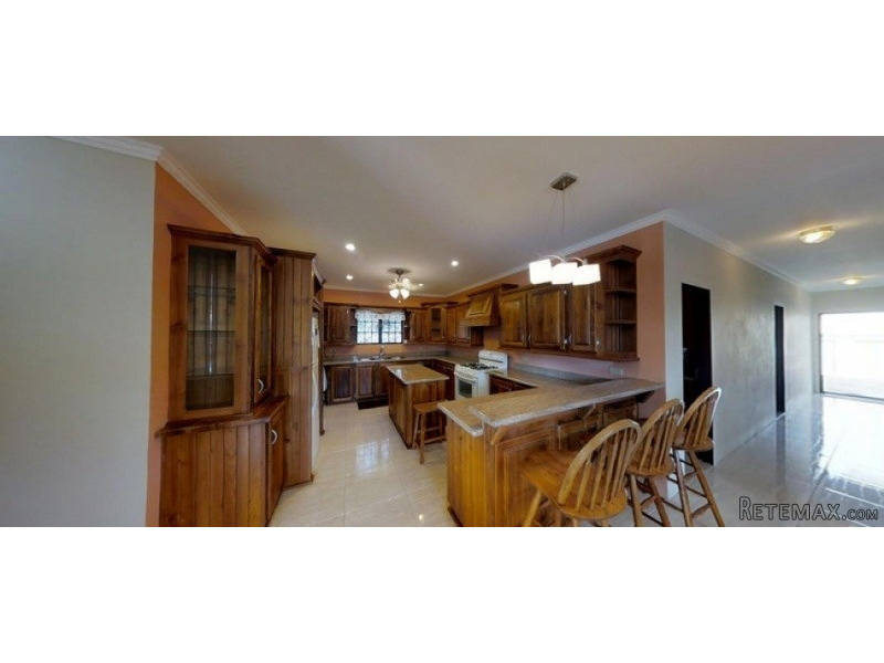 One Storey House for rent in Esmeralda..