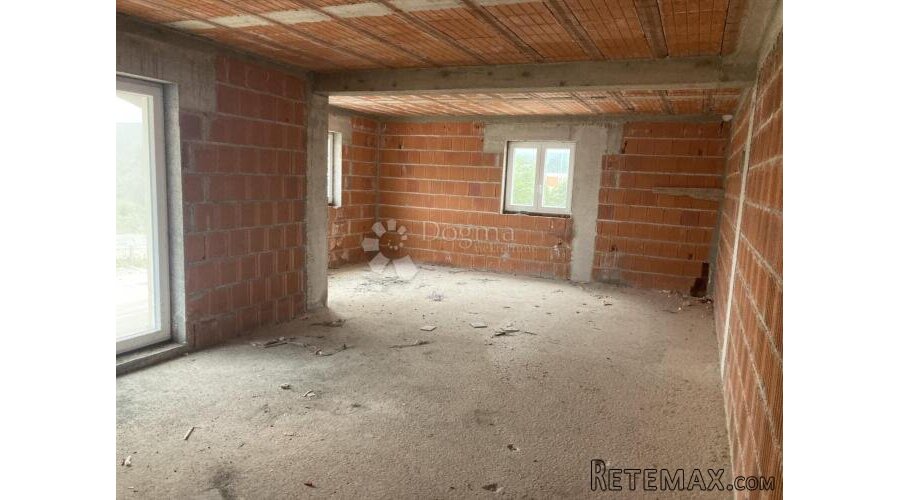 LOZOVAC– Prostor za najam – dvije etaže po 240 m², mogućnost