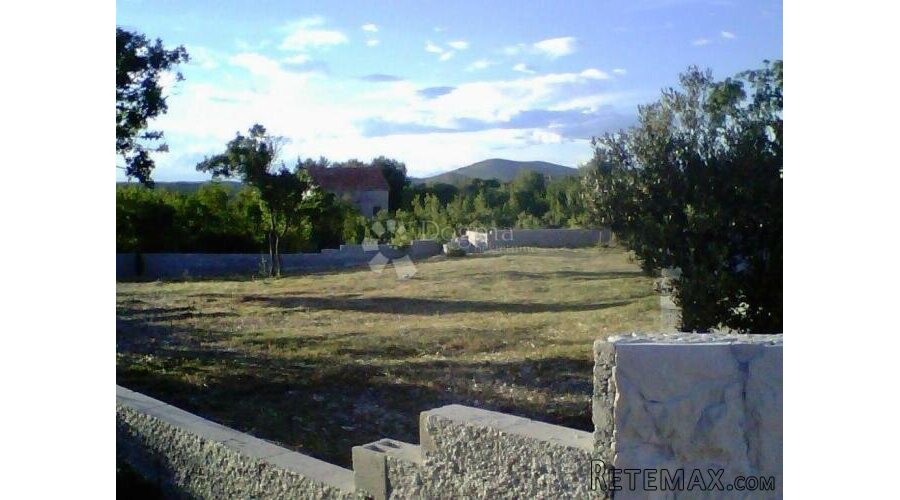 Građevinsko zemljište s projektom u blizini Primoštena