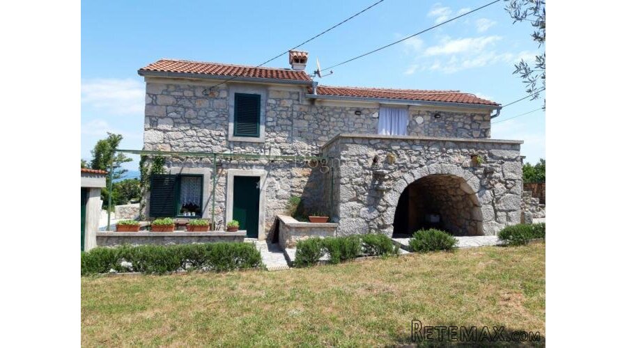 KAMENA KUĆA ZA ODMOR S BAZENOM