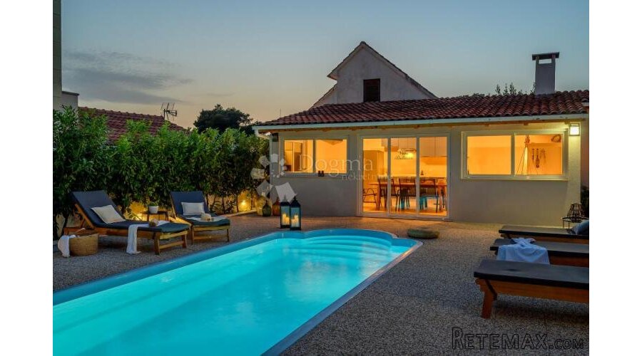 Prekrasna vila s bazenom
