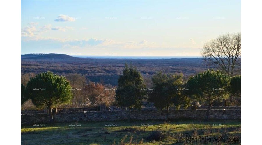 Kanfanar, Građevinsko zemljište 2.450 m² sa starom kamenom k.. - 2