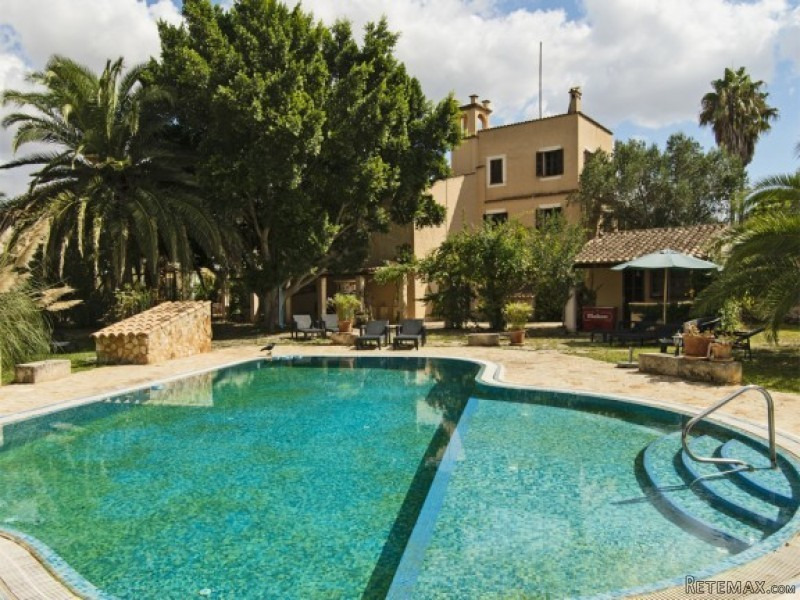 Historical Country Estate/hotel In..