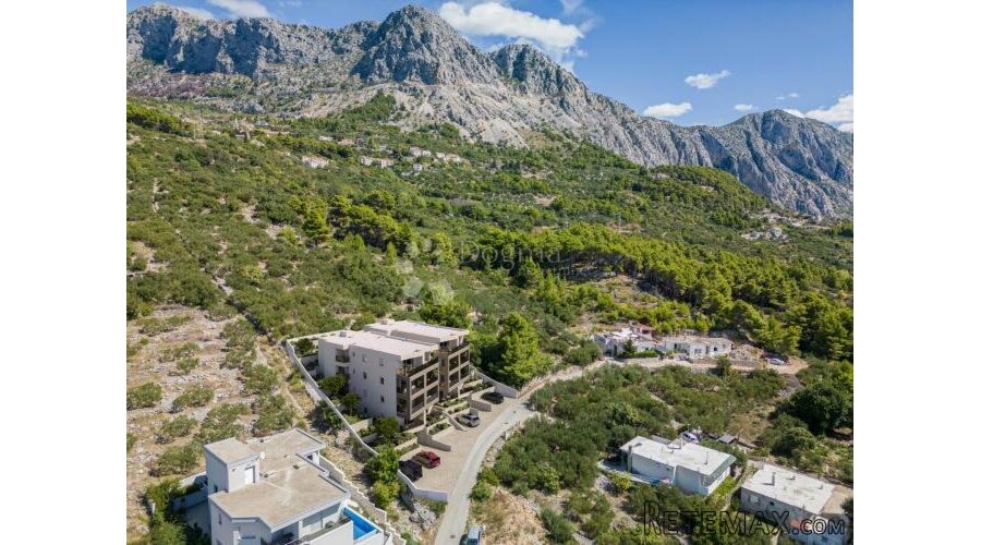 B5, stan s pogledom u novogradnji, Podgora
