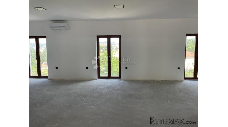 Odličan poslovni prostor u centru Viškova