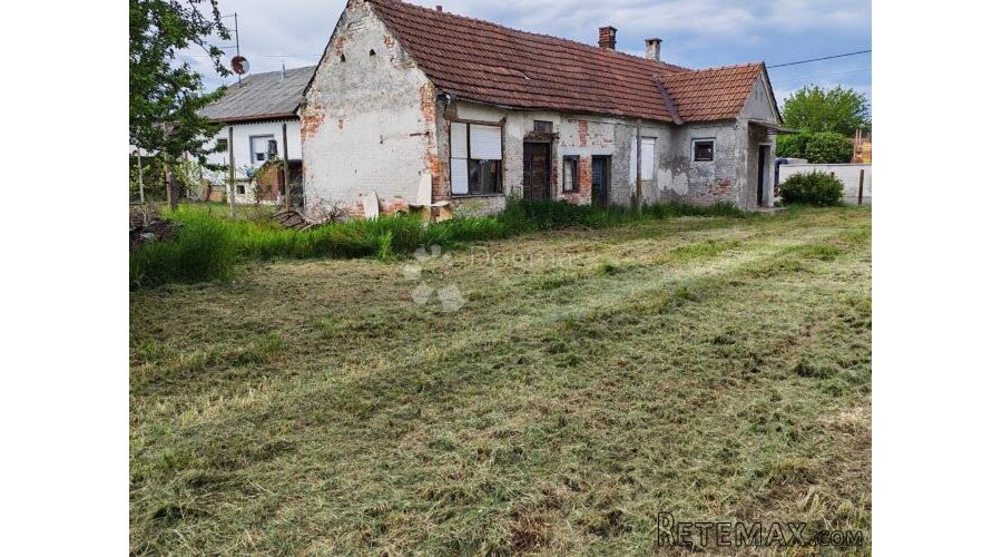 Odlična prilika! Građevinsko zemljište 2.387 m² s kućom u Tr - 2