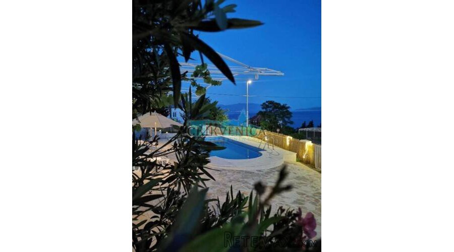 NOVI VINODOLSKI - PANSION 200 m OD PLAŽE
