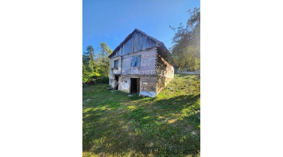 Drvena hrastova kuća 120m² za renovaciju sa dvorištem