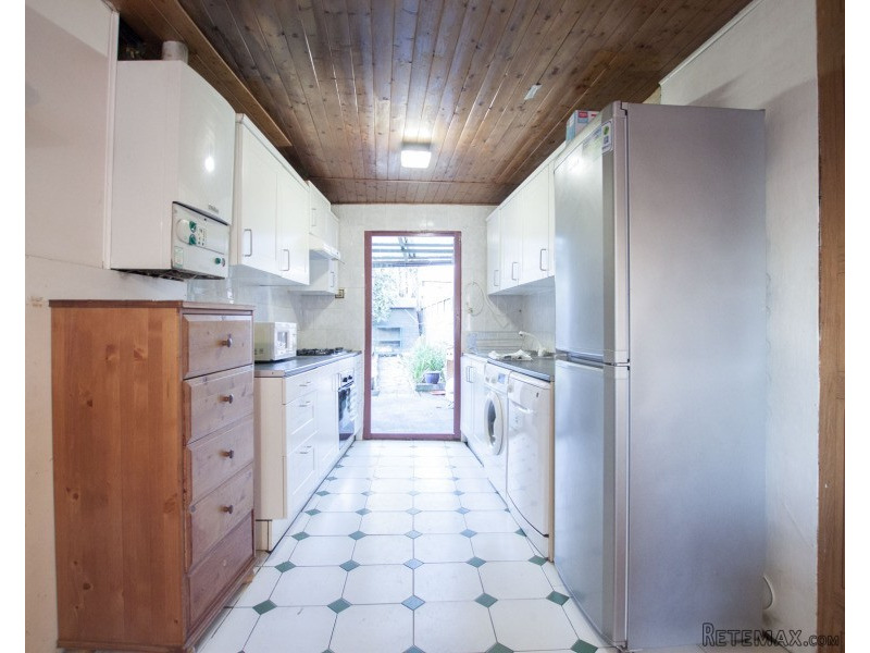 Single with double bed near Hanger Lane.. - 2