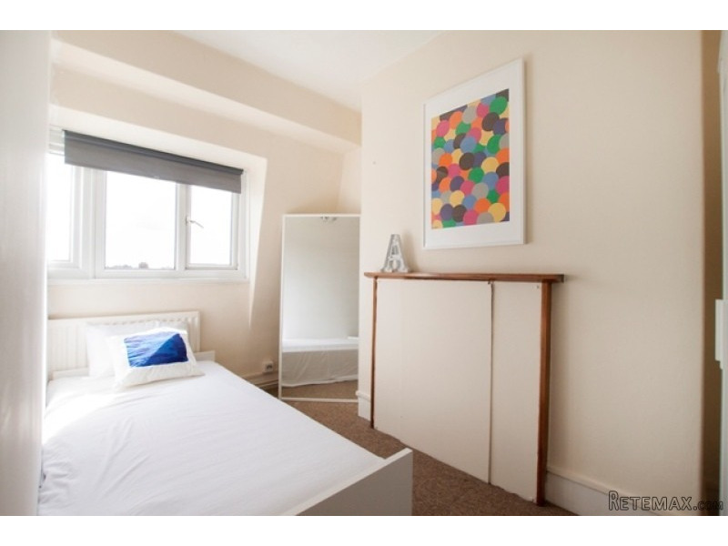 Single with single bed near Southfields..