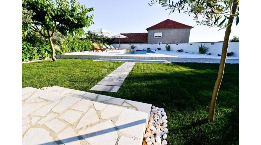 VILA DEBELJAK/SUKOŠAN