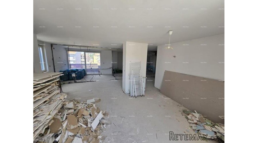 PULA – stan u centru s dvije garaže i velikom terasom - 2