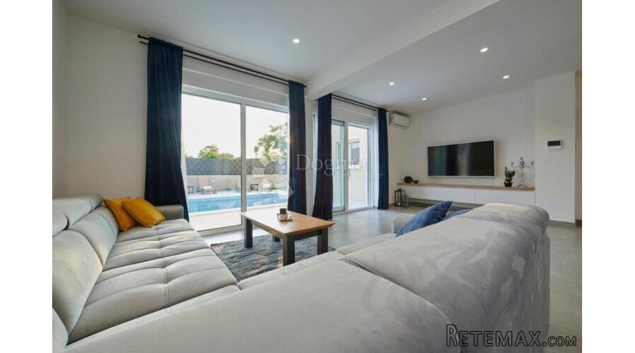 KAŠTEL NOVI- LUKSUZNA VILLA S BAZENOM - 3