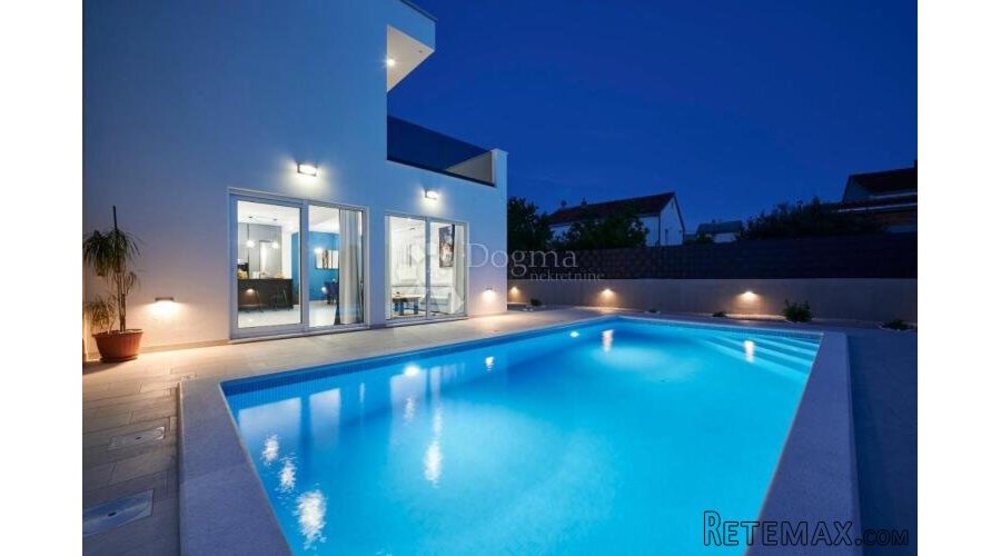 KAŠTEL NOVI- LUKSUZNA VILLA S BAZENOM - 4