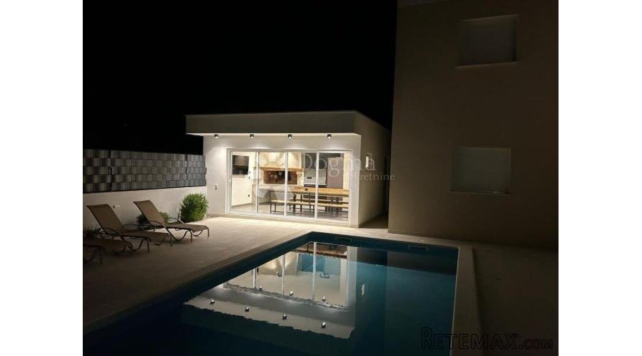 KAŠTEL NOVI- LUKSUZNA VILLA S BAZENOM - 6